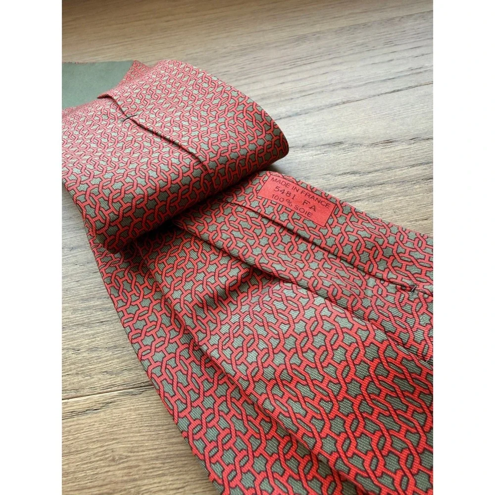 Hermes Paris Mens Silk Tie Red Grey Geometric Chain Link Pattern 5481 FA France